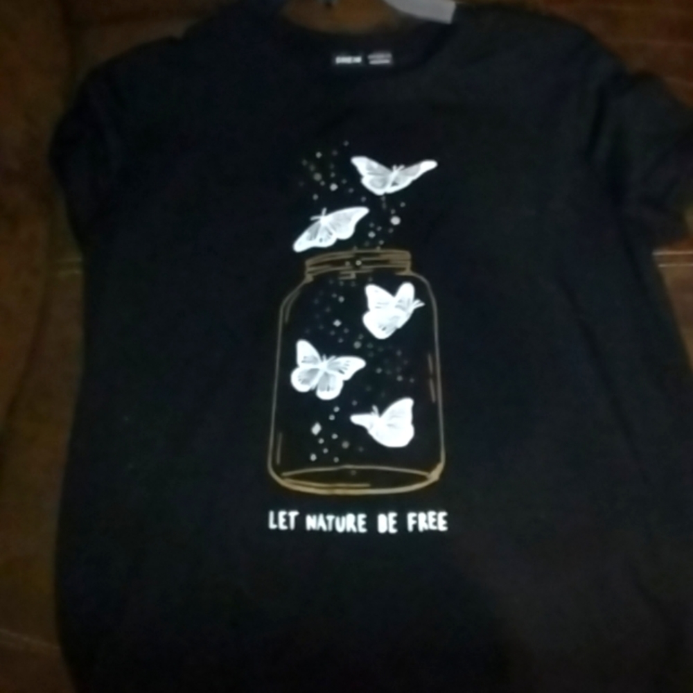 Women's let nature be free butterfly tee
